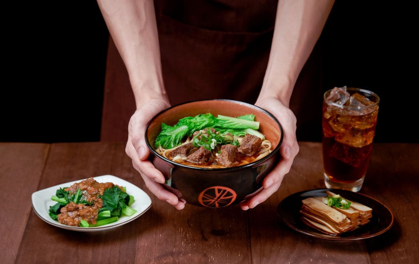 三商巧福牛肉麵109元！報稅季省錢吃大餐，牛肉麵紅燒排骨飯109元