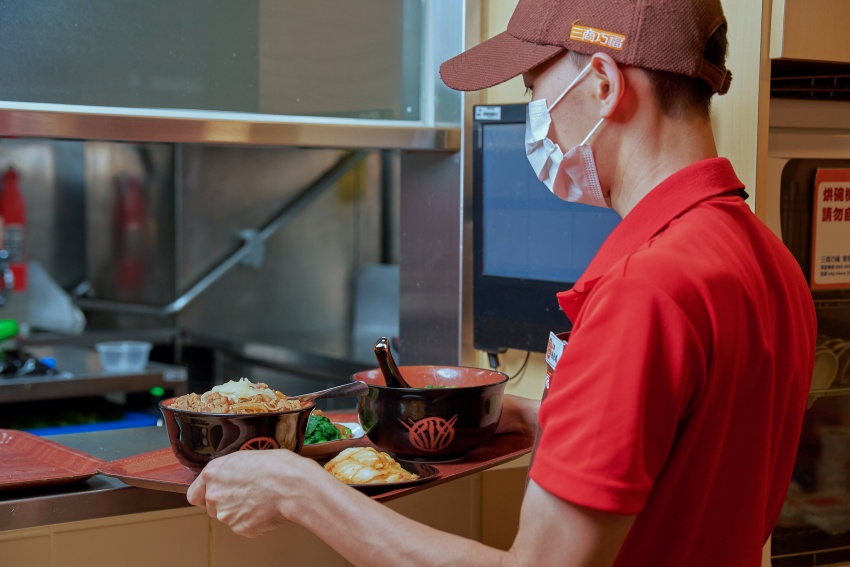三商巧福牛肉麵109元！報稅季省錢吃大餐，牛肉麵紅燒排骨飯109元