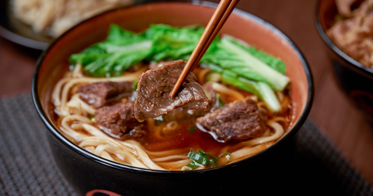 三商巧福牛肉麵109元！報稅季省錢吃大餐，牛肉麵紅燒排骨飯109元