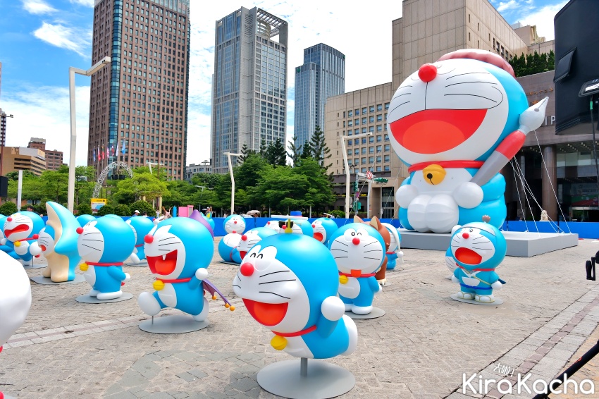 哆啦A夢現身台北信義區！60座造型公仔與12米巨型氣偶萌翻市民廣場