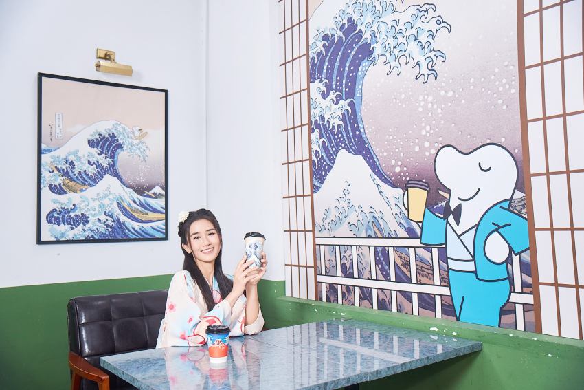 輕浪花奶霜拿鐵、冰梅酒拿鐵必喝！CAMA CAFE 和風盛夏咖啡祭掀藝術風潮，松菸浮世繪展覽超吸睛