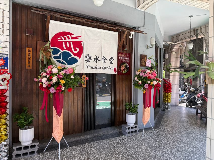 台北牛肉麵必吃推薦，萬華「雲水食堂」以頂級牛腱心與5小時慢火精燉湯頭征服味蕾，連皮蛋與糖心蛋都來自必比登嚴選供應商