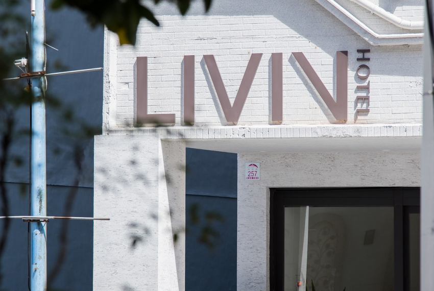 礁溪全新飯店「LIVIN Hotel」帶來全方位智能住宿體驗！從踏入旅店那一刻起，透過智慧平板即刻享受個人化服務，讓溫泉旅行更添自在與安心感
