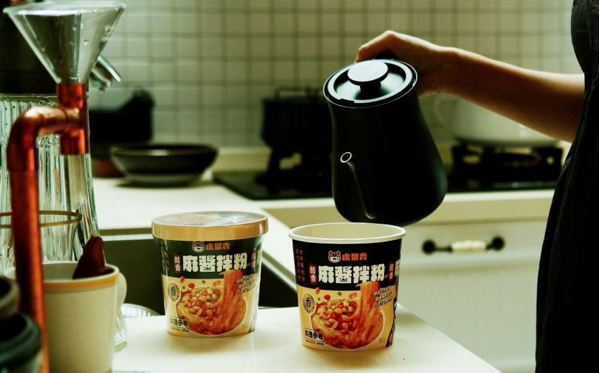 秋冬天氣轉涼,虎留香「醋香麻醬拌粉」以白醋清香結合濃醇芝麻香氣,成為暖心又暖胃的療癒新選擇。