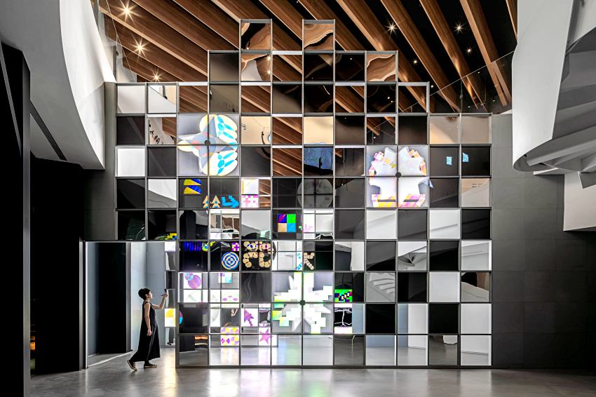 台中勤美術館推出沉浸式數位藝術展 以身體輸入探索光影與感知流動