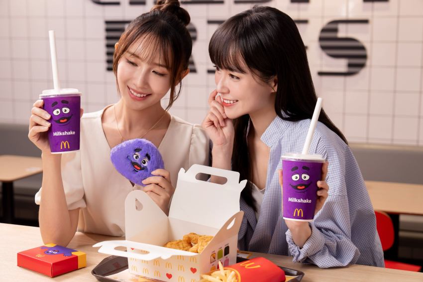 麥當勞「奶昔大哥毛毛包」韓國同款開賣,網友敲碗「麥當勞奶昔」香草草莓雙口味同步回歸