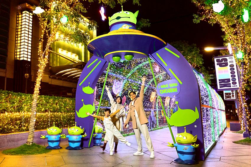 台北101攜手玩具總動員打造耶誕夢幻打卡點，四大主題場景與耶誕奇幻樂園登場，夢想舞台音樂會溫馨傳愛點亮冬季