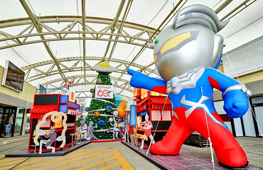 超人力霸王60週年聖誕紀念在三井OUTLET登場。北中南三店主題造景。林口昭和復古、台中港怪獸對決、台南日系光雪奇蹟，還有英雄見面會與500款周邊商品。