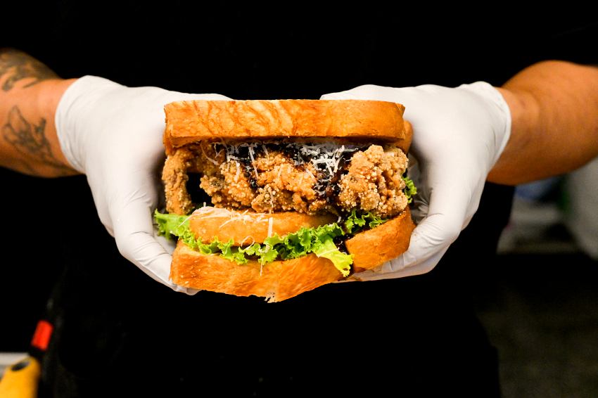 台南排隊名店美滿炸雞北上插旗桃園A8!獨家炸雞飯捲每日限量登場掀新美食風潮