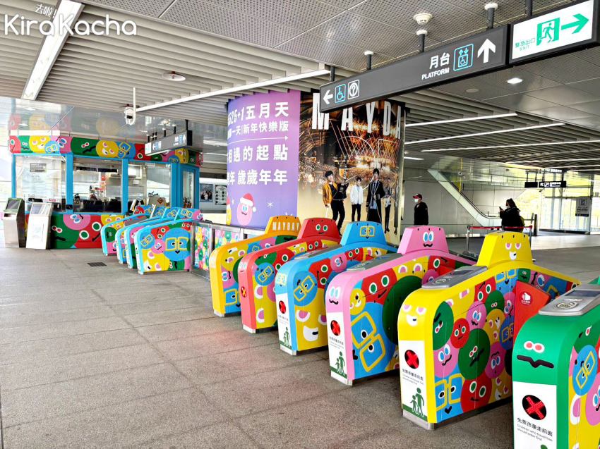 五月天年底台中開唱不僅是音樂盛宴,更點燃城市觀光熱潮。台中捷運攜手天團將松竹站打造為夢幻打卡點,從巨型氣模到彩繪車廂,展現獨特流行文化魅力,邀請歌迷在啟程前先感受驚喜。