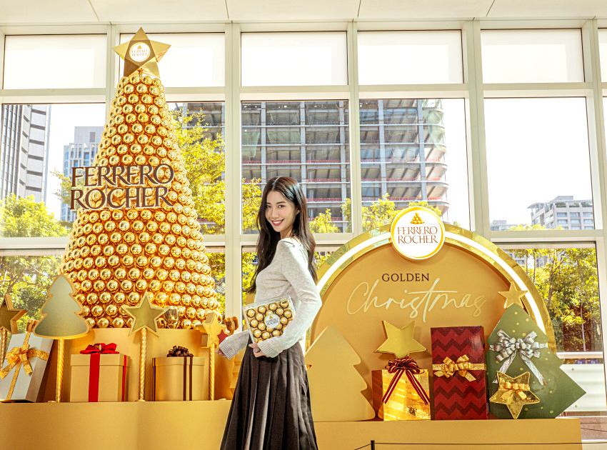 費列羅金莎於台北101一樓大廳打造巨型聖誕樹，金黃色澤成為今年耶誕最美打卡點