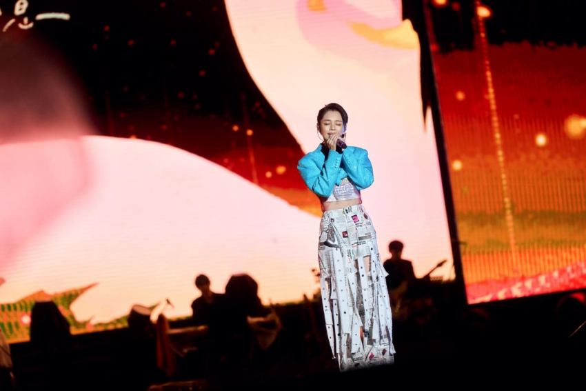 2026年開春最溫暖的時尚盛事登場，由徐若瑄號召舒淇與王心凌等6位天后，聯手捐出55件珍貴私服進行公益競標 。這不僅是一場眾星雲集的慈善義賣，更是凝聚數位力量支持罕病家庭的具體行動，邀您一同參與這份愛的循環 。