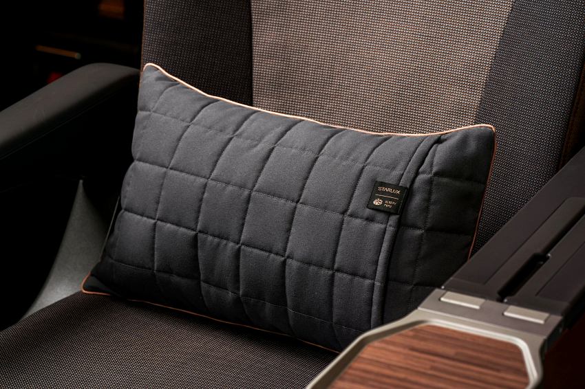 2026年星宇航空質感再升級,頭等艙聯名HUNTSMAN睡衣展現紳士風範,商務艙與Paul Smith共譜長程航線時尚氛圍