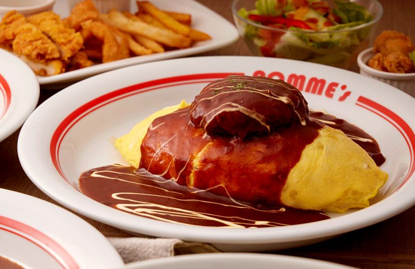 ポムの樹蛋包飯進駐林口三井Outlet二樓,試營運全店9折優惠,必吃綜合時蔬減醣蛋包與山藥泥系列,消費滿額再抽扭蛋