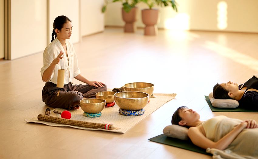 台北新飯店嵨開安旅正式開幕，全台首間結合 Uketamo 山伏哲學與瑜伽頌缽的城市療癒旅宿，打造 Plant Forward 健康飲食與純淨住宿體驗。