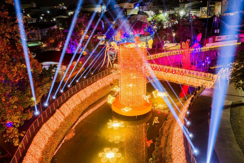 2026春節旅遊首選屏東燈節!縣民公園12米主燈與勝利星村光影花園吸睛,整理全區燈光秀時間與免費接駁車攻略
