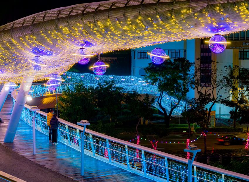 2026春節旅遊首選屏東燈節!縣民公園12米主燈與勝利星村光影花園吸睛,整理全區燈光秀時間與免費接駁車攻略