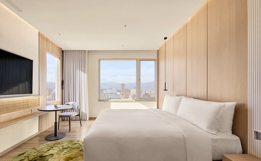 福泰飯店集團推出全新品牌嵨開安旅，主打身心靈整合與日本山伏修驗精神，引進尼泊爾 Avata Wellness 瑜伽課程，為高壓城市人提供喘息空間。