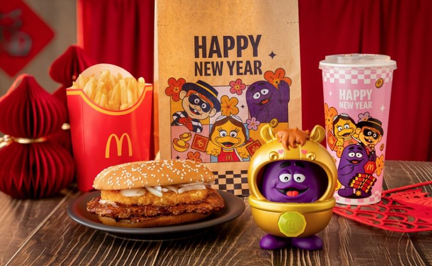 購買麥當勞金架馬西擻特餐即可獲得歡樂送獨家款公仔，讓民眾在享用美食時也能收藏好運。