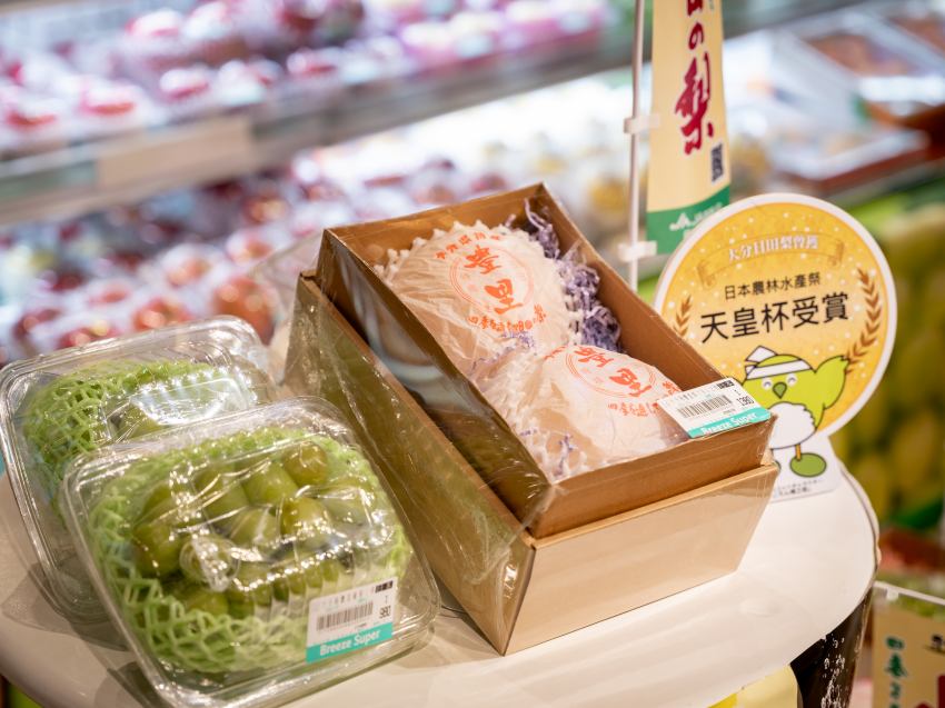 微風超市攜手日本大分縣舉辦特產展,嚴選天皇杯獲獎豐里梨與低溫熟成麝香葡萄,限時12天於台北微風廣場登場,品味職人釀造酒款