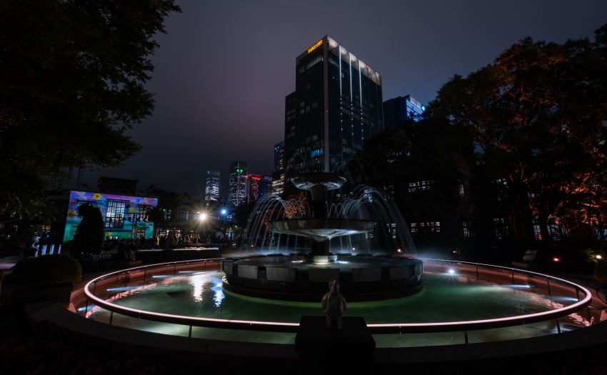 松菸夜光花園於1月31日起至6月30日在巴洛克花園舉行,每晚18:00至22:00進行循環展演,歡迎民眾蒞臨。