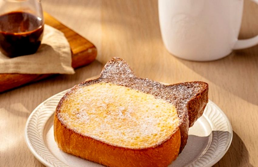 造型療癒且口感甜而不膩的星巴克貓咪法式吐司。