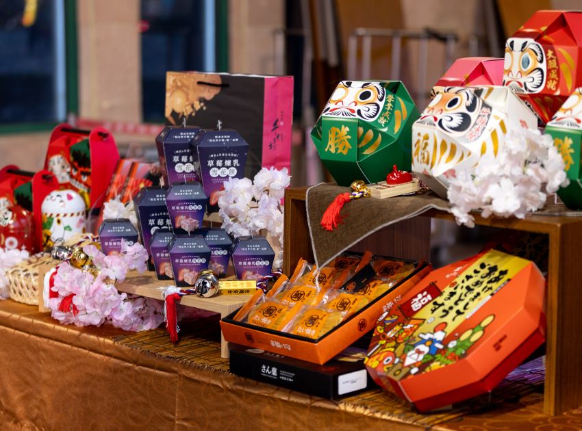 名店「手信坊」響應2026新北市平溪天燈節，聯名推出特色包裝產品，展現豐富的文化食力 。