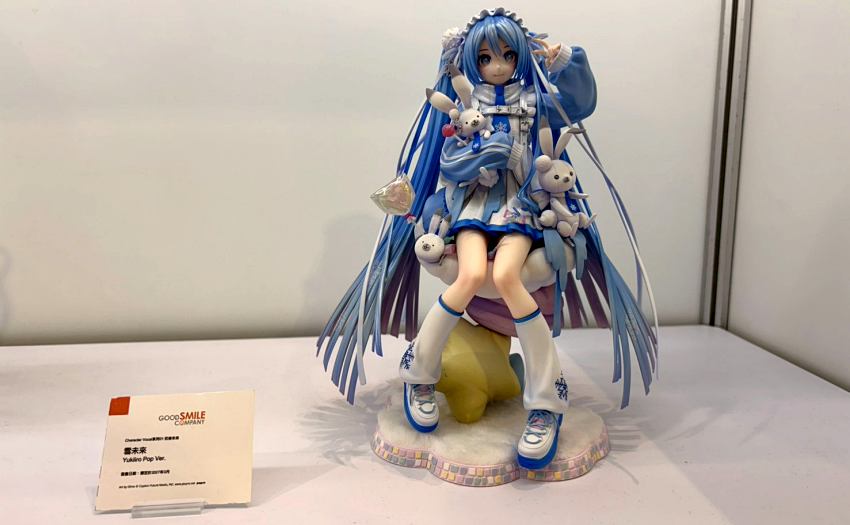 首度登台的「雪未來 Yukiiro Pop Ver.」比例模型,是粉絲們爭相捕捉的嬌點 。