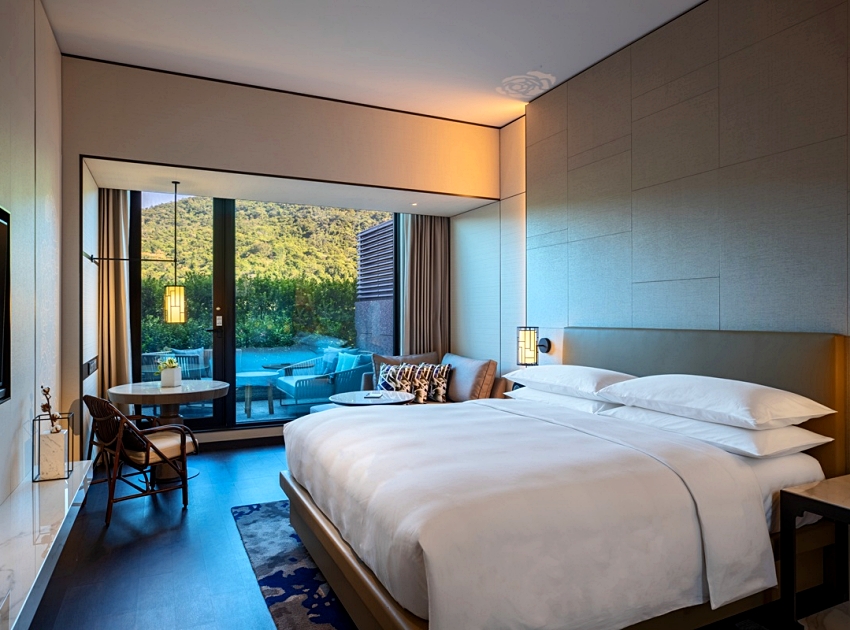 春遊士林萬麗 攜手草山金工，DIY專屬雙人銀墜，入住送甜點門票。