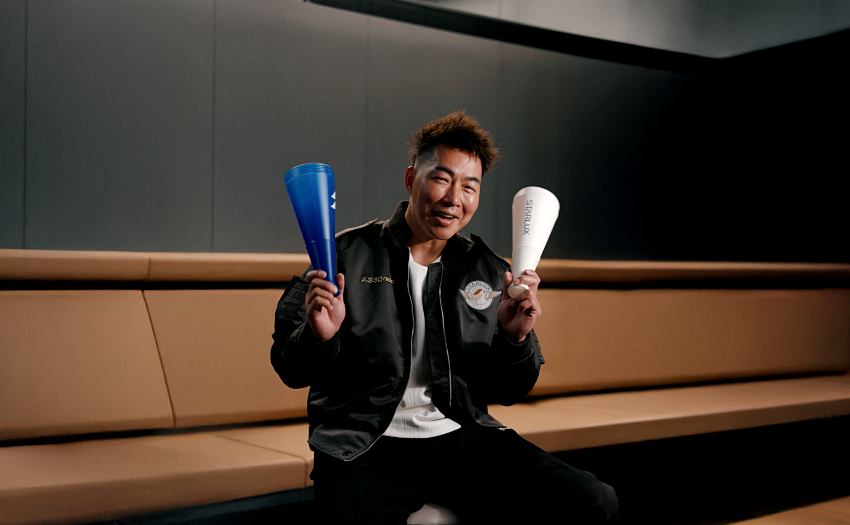 前旅美投手郭泓志現身應援，星宇航空空中應援團將棒球熱潮帶上高空。