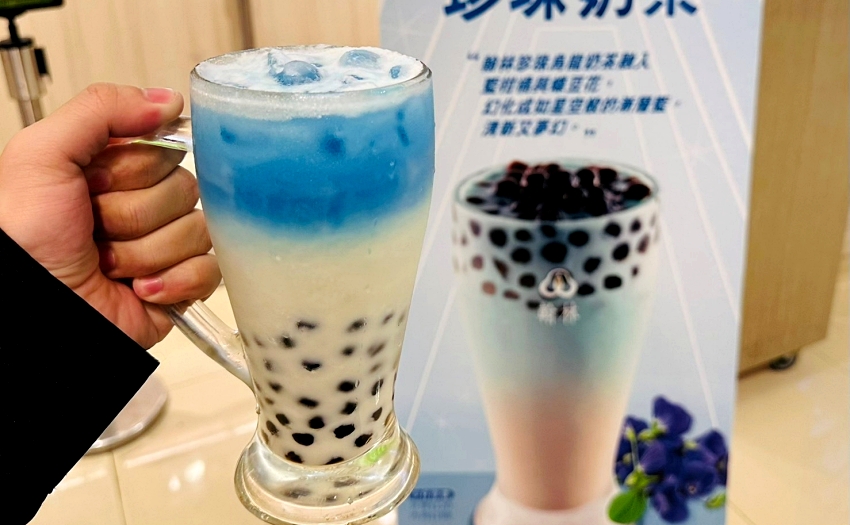 ONCE必看，翰林茶館推9款TWICE應援杯，星光藍珍珠奶茶限時登場。