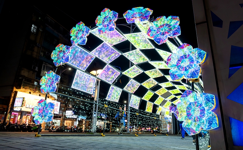 2026中港大排光雕展盛大開幕，300萬盞LED打造新莊最美夢幻星河