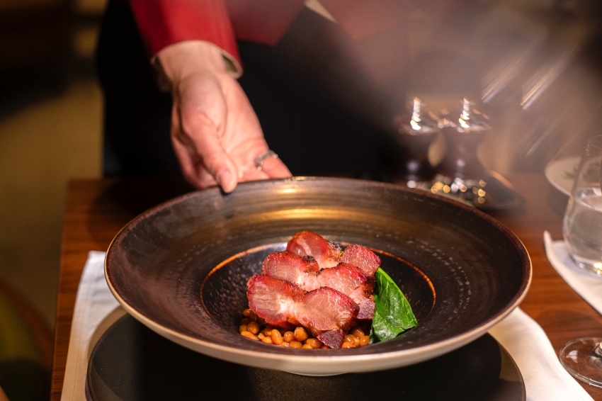 寰宇堂頭等貴賓室回歸，國泰航空攜手StudioIlse打造居家感美學與米其林級饌薈廳