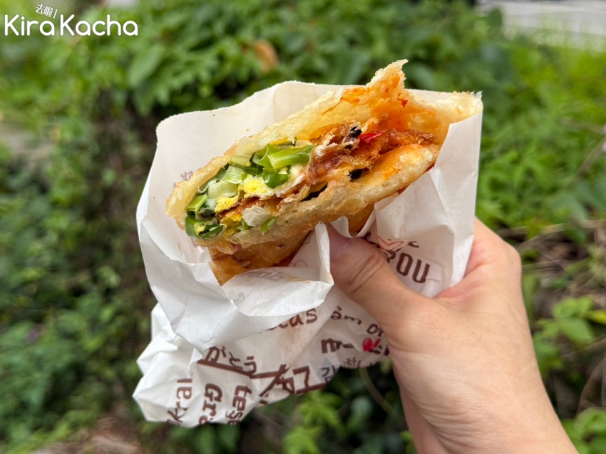 宜蘭頭城必吃！頂埔阿嬤蔥油餅手工現揉，滿滿蔥花加雙蛋超滿足