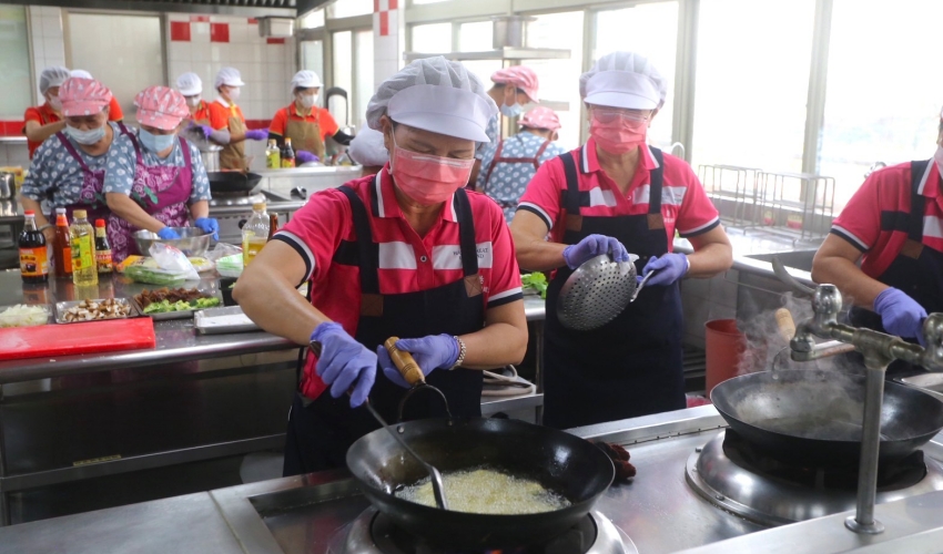 屏東縣府舉辦銀閃閃廚藝賽，內埔東寧社區奪金展現高齡共餐創意實力