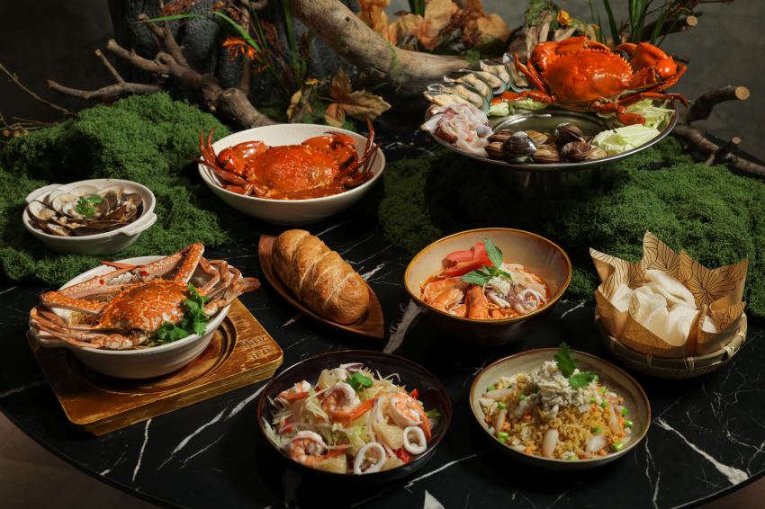 越越秋季新品以螃蟹、海鮮料理搭配麵包與飯食。圖／越越・新越南料理提供