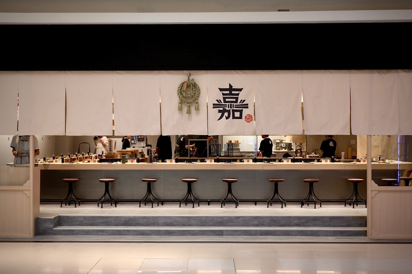 漢堡排嘉店內吧檯與座位區。圖/大武山牧場提供