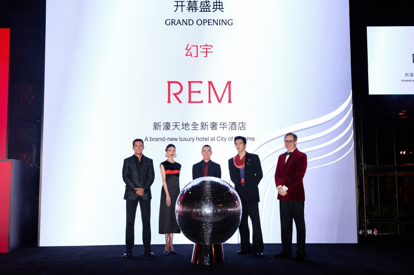 REM幻宇開幕啟動儀式，何猷龍、井柏然、譚元元等嘉賓共同揭幕。圖／新濠天地提供