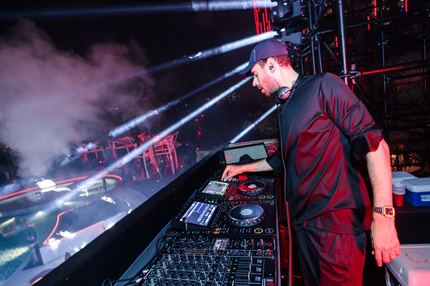 Afrojack於REM幻宇開幕泳池派對演出，為當晚活動紀錄。圖／新濠天地提供