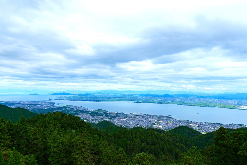 琵琶湖景色與比叡山山林相望。圖／比叡山琵琶湖DMO提供