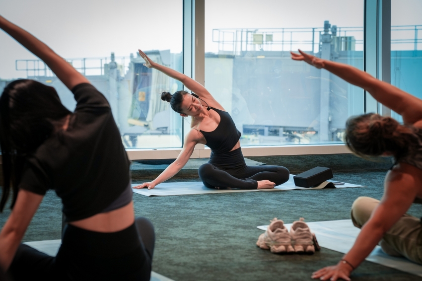 星宇航空攜手lululemon於候機室舉辦瑜伽體驗。
